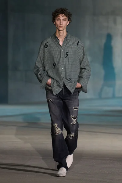 Look 60
